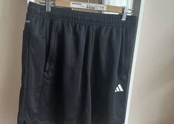 Czarne spodenki Adidas – sportowe, wygodne / Black Adidas shorts – comfy &