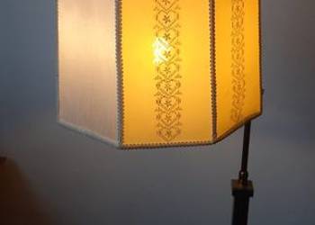 Mosiężna lampa podłogowa ze składanym ramieniem