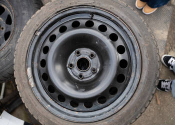 Koła zimowe 225/45 R18 z kolcami, felgi stalowe VW 5x112 ET56 4 szt.