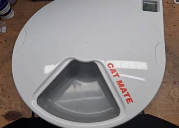 Podajnik karmy dla kotów