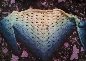 Szydełkowana chusta gradientowa