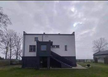 Duży dom o powierzchni 278 M2 z budynkami