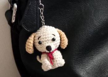 Piesek wykonany na szydełku, brelok, zawieszka