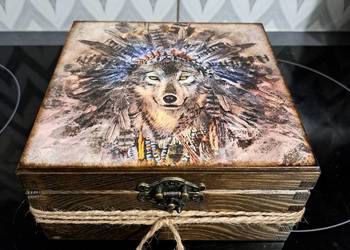 Pudełko drewniane z wilkiem decoupage handmade