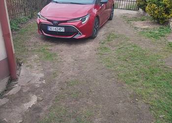 Sprzedam Toyotę Corollę 2.0 Hybryda kolor czerwono/czarna 2019 rok