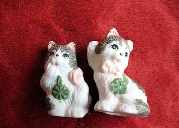 Kot - Dwa małe kotki z kokardkami - Figurka - 3,5 x 2 x 2 cm
