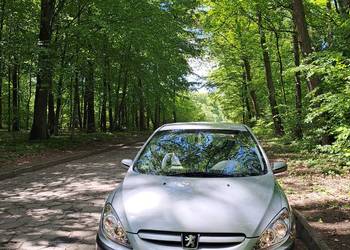 Sprzedam samochód osobowy marki peugeot 307 1.6 benzyna z 2001r