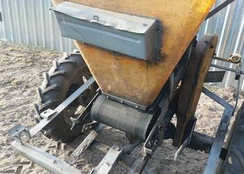 rozsiewacz do nawozów KOS