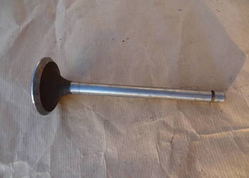 Zawór głowicy silnika  ciągniki wschodnie silniki nowe oryginał