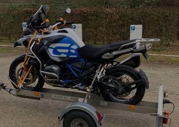 Przyczepa do przewozu motocykla marki Wolf