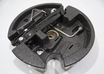 WKŁAD KOŁA ZAPASOWEGO LEWAREK KLIN KLUCZ BMW E61 6758781