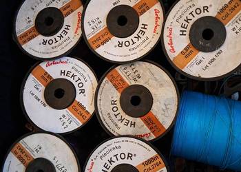 Nici plecionka nie sort różne kolory oraz pełne i napoczęte szpule Nici plecionka nie sort różne kolory oraz pełne i napoczęte szpule