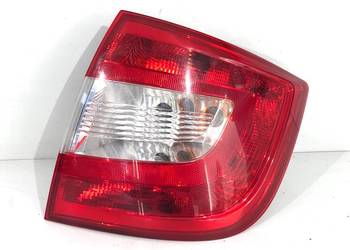 LAMPA PRAWY TYŁ SKODA RAPID 5JH945096 Hatchback ŚWIATŁO TYLNA, PRAWA