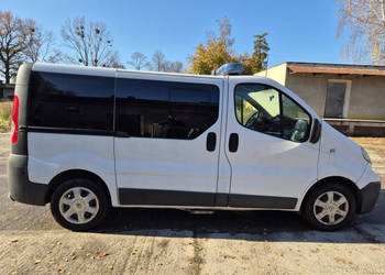 Ambulans karetka RENAULT Trafic 2.0 dCi 115 KM (2011)