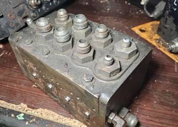 Rozdzielacz hydrauliczny Case 595 Fermec 760, 860 Massey Ferguson 860 Rozdzielacz hydrauliczny Case 595 Fermec 760, 860 Massey Ferguson 860