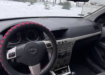 Opel Astra H konsola poduszka napinacze radio