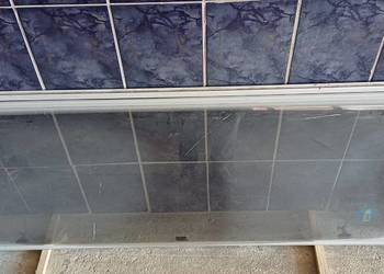 Okno do przyczepy kem[pingowej