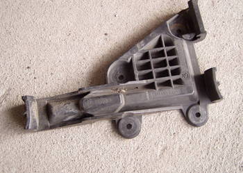 Ślizg ślizgi zderzaka przód Audi 80 B4 Ślizg ślizgi zderzaka przód Audi 80 B4