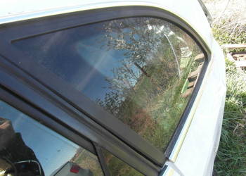 szyba trójkat lewa Audi A4 B8 avant 2010