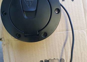 Triumph Speed Triple 1200 rs wlew paliwa korek