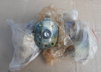 UAZ...BELARUS,MTZ  WYŁĄCZNIK MASY WCISKANY