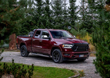 RAM 1500 Crew Cab Laramie / 5.7 V8 HEMI / DOINWESTOWANY / Bogata wyposażen… RAM 1500 Crew Cab Laramie / 5.7 V8 HEMI / DOINWESTOWANY / Bogata wyposażen…
