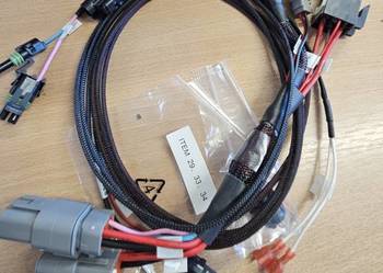 Kabel zasilający Trimble NR CZĘŚCI 67259 z przekaźnikiem i przełącznikiem