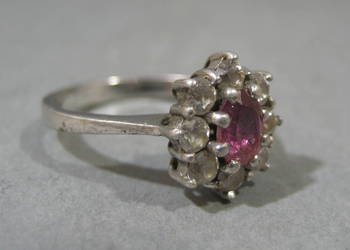 Srebrny Pierscionek z Rubinem i Cyrkoniami