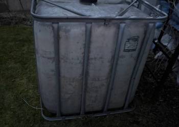 Mauzer 1000l. W koszu. Bez palety beczką deszczówka