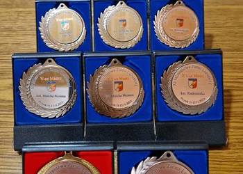 Aleksandretta obrożna łatwo się oswaja i można nauczyć mówić