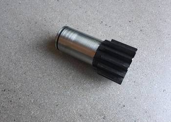 Wałek zębaty Z-13 łyżki chwytakowej GM8 GM10 do koparki Liebherr