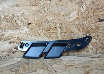 AUDI RS4 18- UCHWYT MOCOWANIE WLOTU POWIETRZA BŁOTNIK PRAWY 8W9853238A