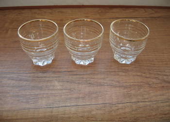 Francuskie Retro kieliszki ze złotymi paskami do kordiałów- 3 szt