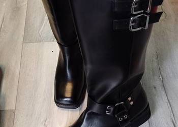 (42) Public Desire/ Czarne, Zdobione Kozaki oficerki  z Londynu, NOWE