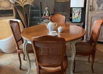 Elegancki, drewniany stół z kompletem krzeseł – krzesła z plecionką Wiedeń
