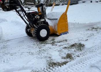 Odśnieżanie odśnieżarką spalinową - usługa