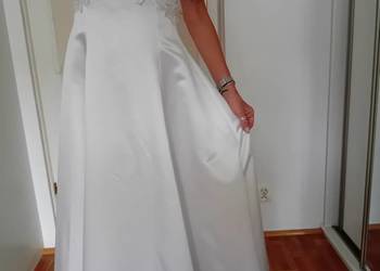 suknia ślubna  biała . góra haft richelieu