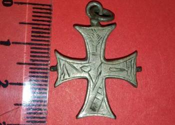 Srebrny stary krzyżyk relikwiarzowy