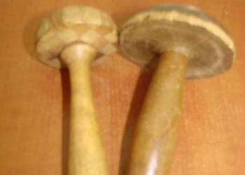 stary drewniany grzybek do cerowania