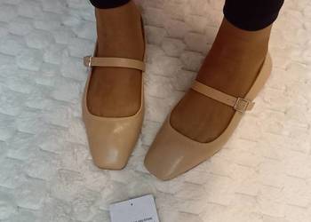 (39) ASOS Design/ Beżowe baleriny wieczorowe z zapięciem z Londynu, NOWE