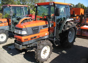 Kubota GL Kabina AC 4x4 ladny stan do ogrodu sadownik pod tur ładoeacz c330