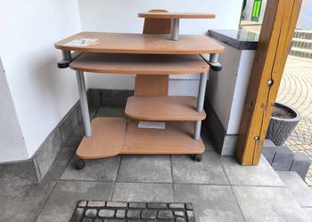 Biurko komputerowe na kółkach