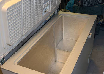 Duża zamrażarka skrzyniowa Lloyds - pojemność 287 litrów