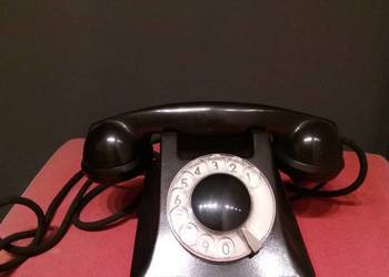Stary telefon z bakelitu