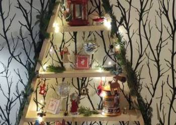 Świąteczna choinka drewniana, choinka - trókąt z półkami, drewno bezsęczne