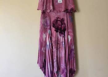 Sukienka plisowana Lipsy