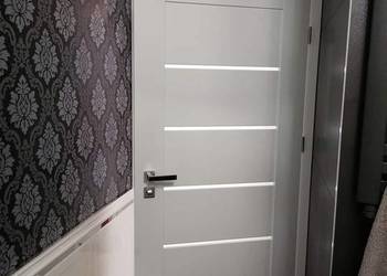 DRZWI WEWNĘTRZNE Z MASKOWANIEM STARCYH FUTRYN NAKŁADKA