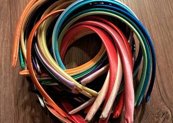 31 szt. nowych satynowych opasek na głowę