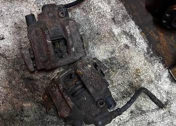 Zaciski hamulcowe tył BMW E36 Compact uszkodzone odpowietrzniki