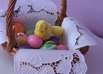 Serweta na wielkanocny koszyk - haft richelieu